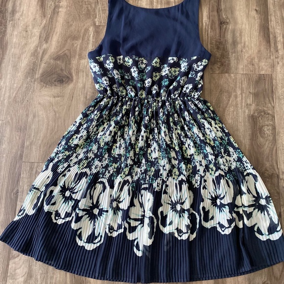 LC Lauren Conrad Navy Blue Dress W/ Pleated Skirt - Picture 7 of 7